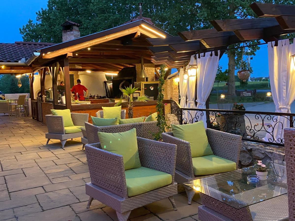 Istvan Parkhotel Es Gasztrofarm Sormas Ngoại thất bức ảnh