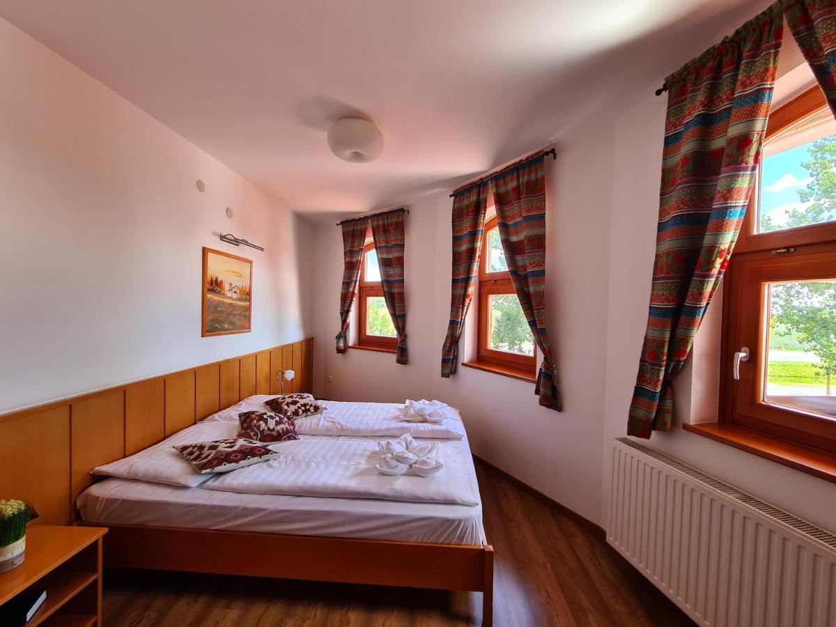 Istvan Parkhotel Es Gasztrofarm Sormas Ngoại thất bức ảnh