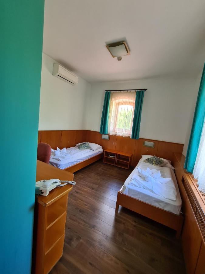 Istvan Parkhotel Es Gasztrofarm Sormas Ngoại thất bức ảnh